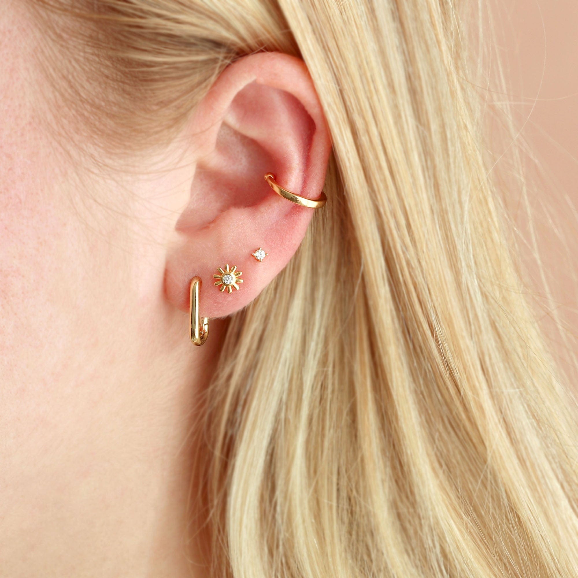 Oval Huggie Hoop Earrings in 18k gold vermeil